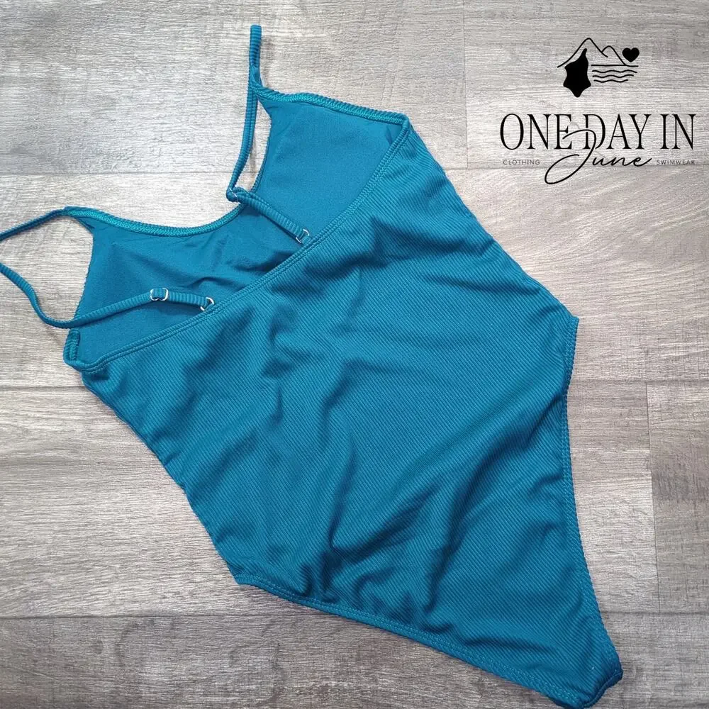 Adisputent Ribbed One Piece Swimsuit Size XL - Picture 4 of 4